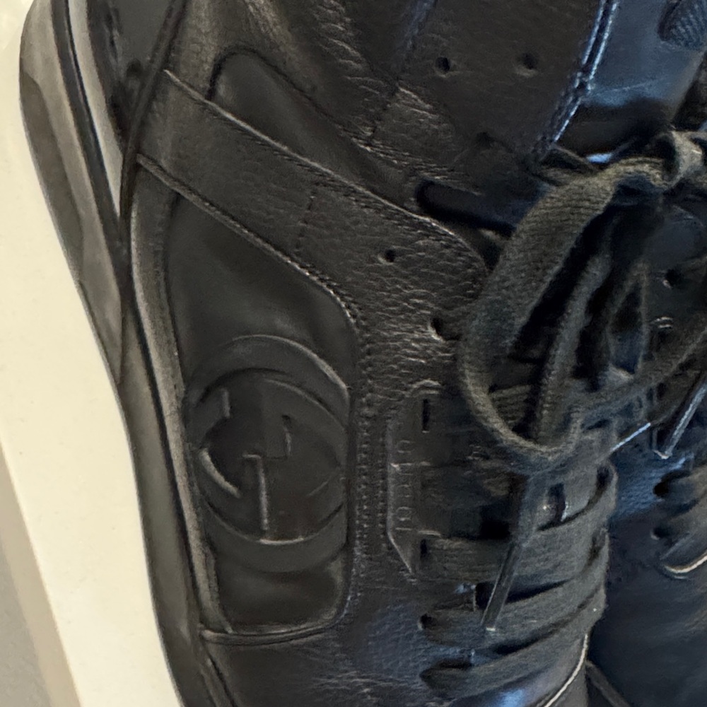 Gucci Men's Elegant Black Sneakers - Picture 9 of 12